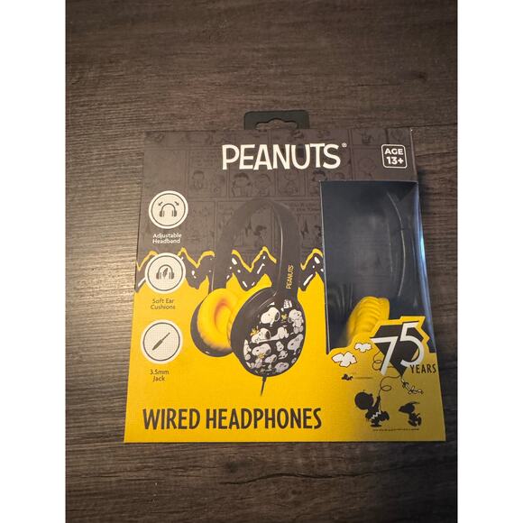 Peanuts Wired Headphones – Snoopy Design, 3.5mm Jack, Adjustable - Picture 1 of 4